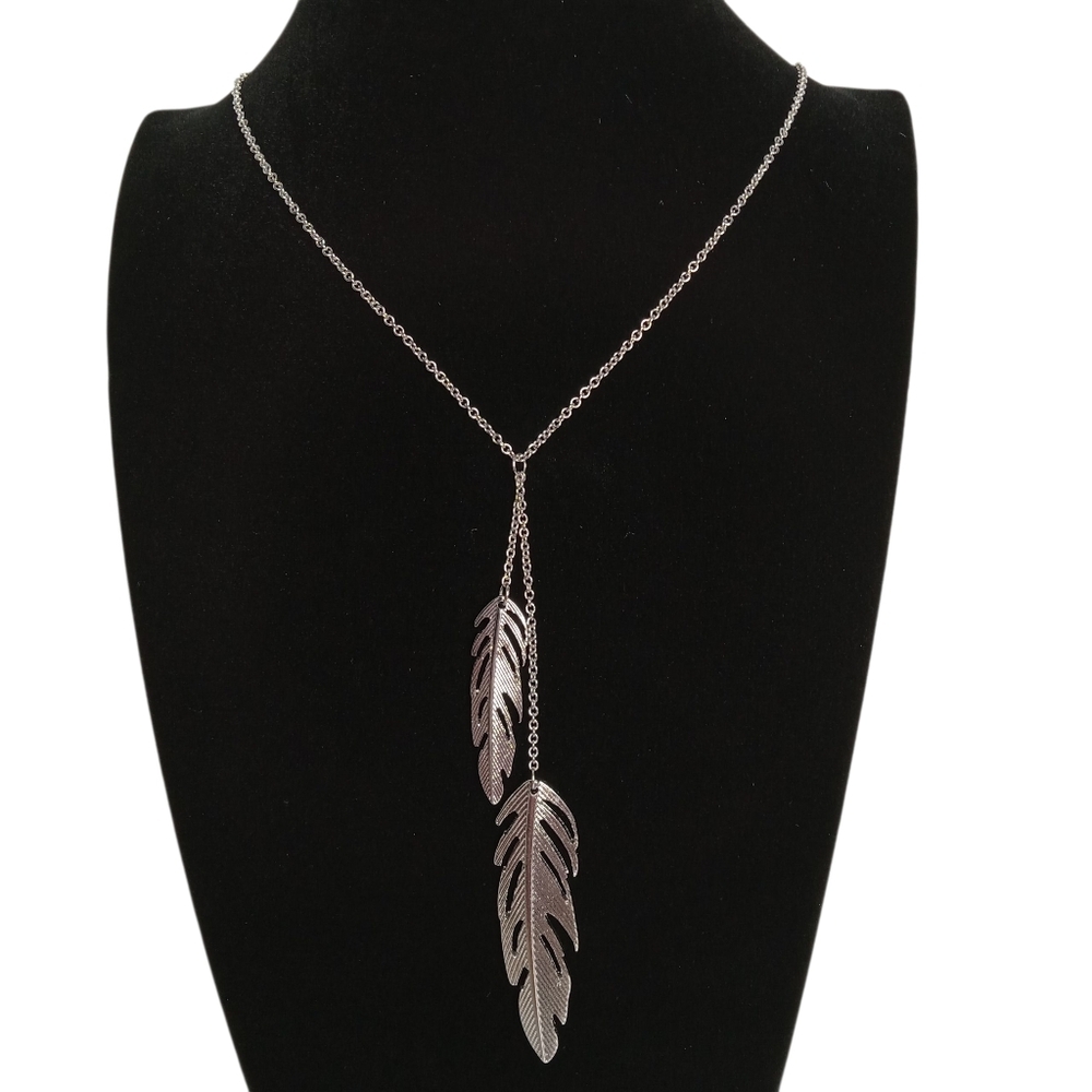 SILVERTONE 2 LEAF NECKLACE WITH‎ 3 1/4" EXTENDER BRAND UNKNOWN VGC